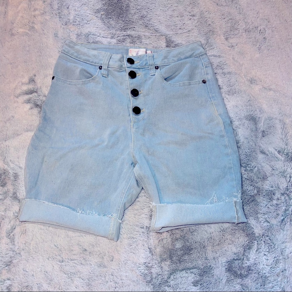 No Boundaries High Waist Button Up Cut-Off Light Wash Shorts Size 11